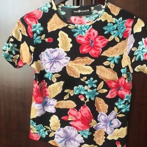 Sag Harbor women’s floral petite short sleeve top